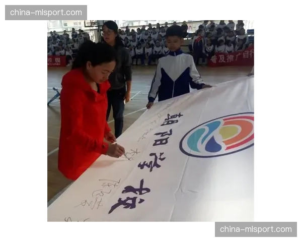 中国举重协会与运动品牌签约，推动青少年装备普及计划